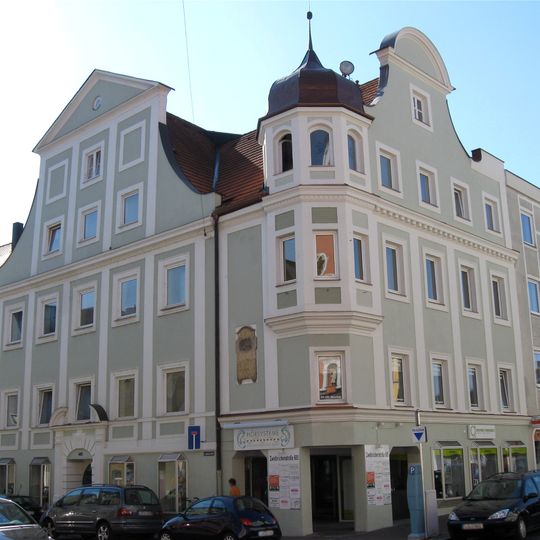 Wohn- und Geschäftshaus