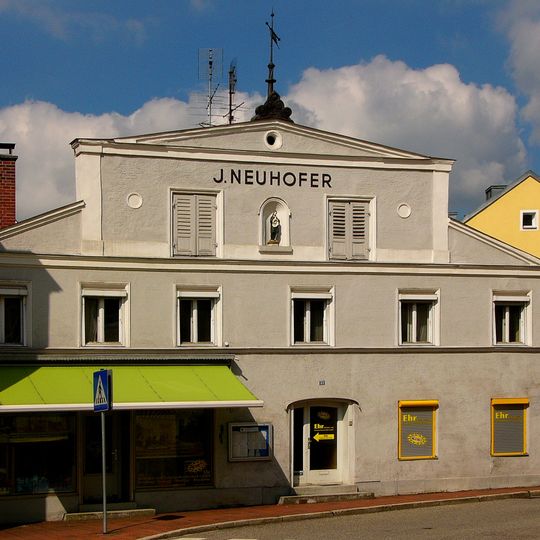 Wohn- und Geschäftshaus