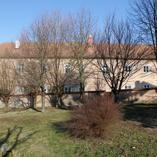 Schloss, Kloster