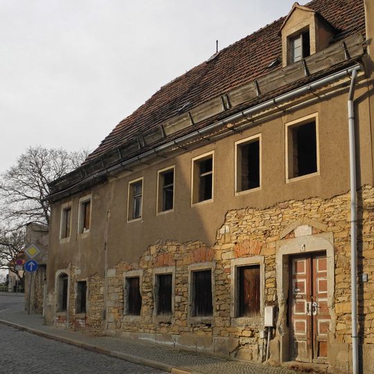 Wohnhaus in halboffener Bebauung Leschestraße 1