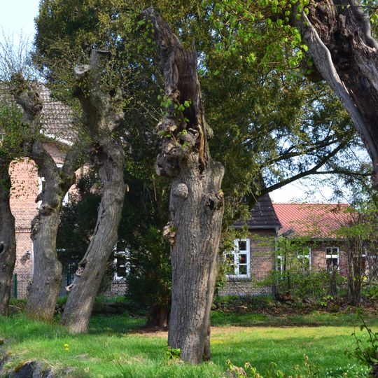 Kirchenstraße, Kirche