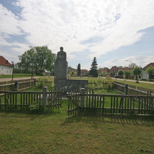 Pomník padlým v Pamětníku