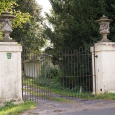 Meerssenhoven Castle: access fence