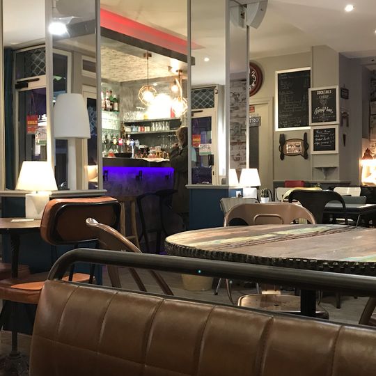 Le Chablis Bar