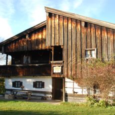 Ehemaliges Kleinbauernhaus und Schmiede, sog. Schmiedhäusl