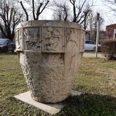 Kőváza csillagjegyekkel