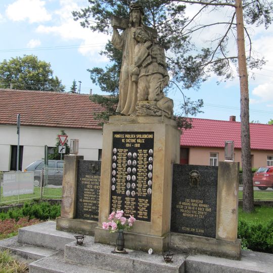 Pomník padlým u školy v Havřicích