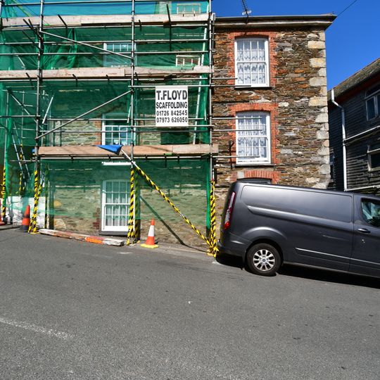 9 And 11, Tregony Hill