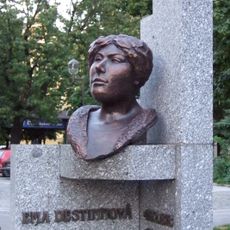 Pomník Emmy Destinnové