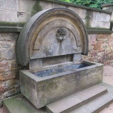 Malá kašna u zdi zámeckého parku v Jičíně