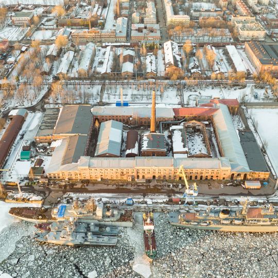 Комплекс заводских построек у Шлюпочного канала: четыре производственных цеха