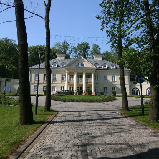 Ruiny pałacu w Śmiłowicach