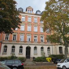 Mietshaus in geschlossener Bebauung mit Vorgarten Agricolastraße 14