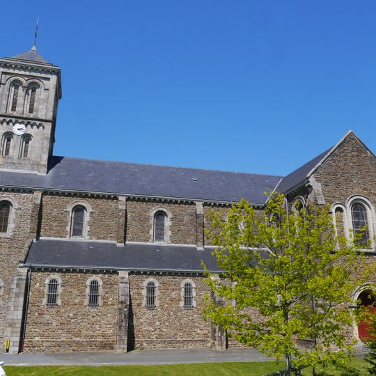 Église Saint-Martin de Montsûrs