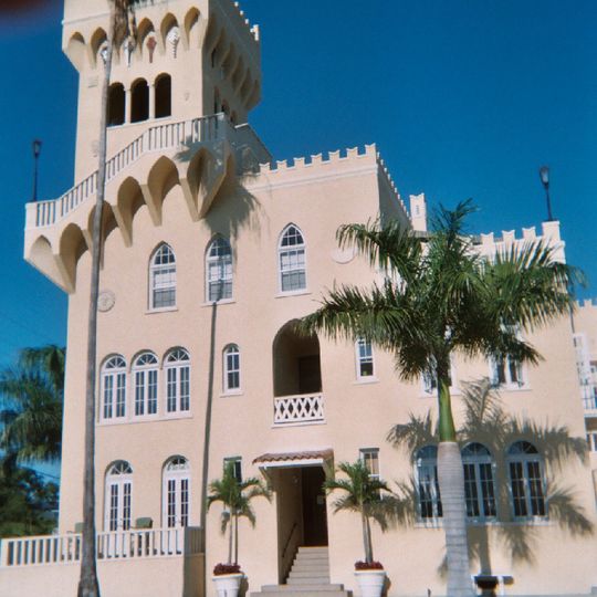 Palace of Florence Apartments