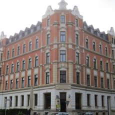 Mietshaus in geschlossener Bebauung in Ecklage mit Vorgarten zur Salzstraße Schloßplatz 1