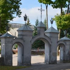 Brama wejściowa na teren cmentarza