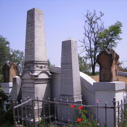 Kaplnka a krypta rod. Konkoly, krypta