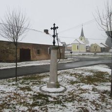 Kříž ve Velkém Malahově na rozcestí