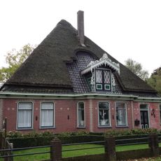 St. Cunerahoeve: stolpboerderij van het Noord-Hollandse type in streek-eigen trant gebouwd