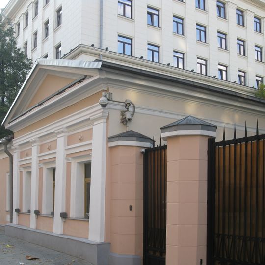 Западный флигель