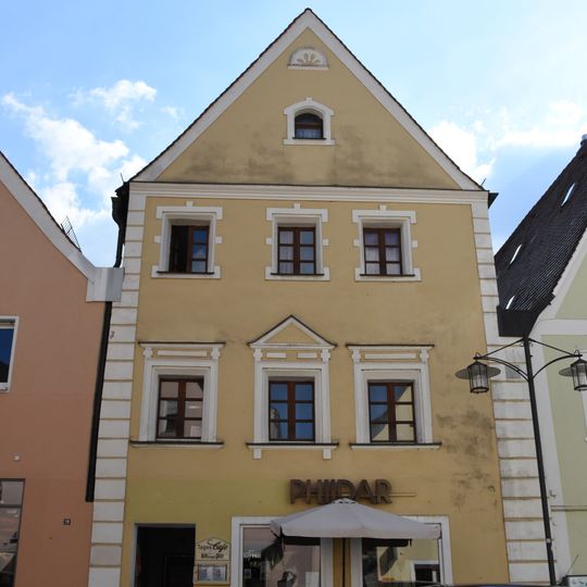 Wohn- und Geschäftshaus