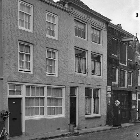 Huis met rechte gevel