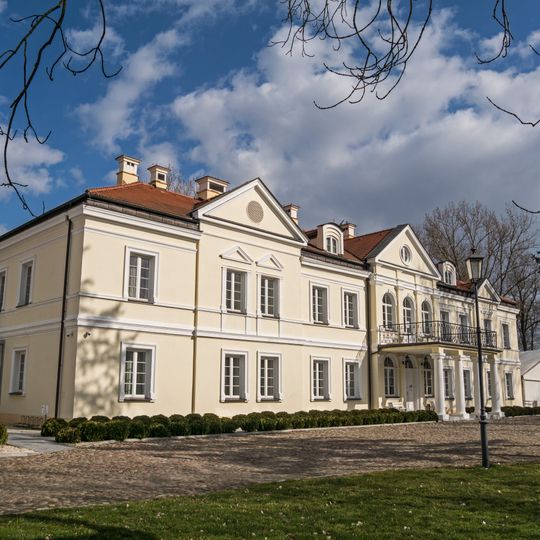 Palace ensemble in Sobienie Szlacheckie