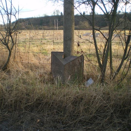 Milepost, W of Quatford Castle