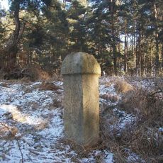 Kříž v lese jihovýchodně od Drahotína