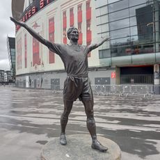 Arsène Wenger Statue
