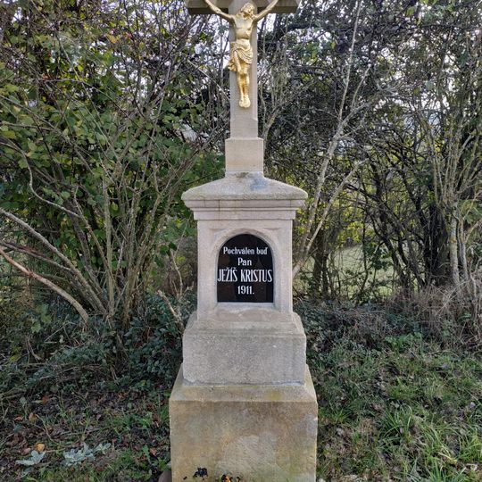 Kříž západně od Rakolusek