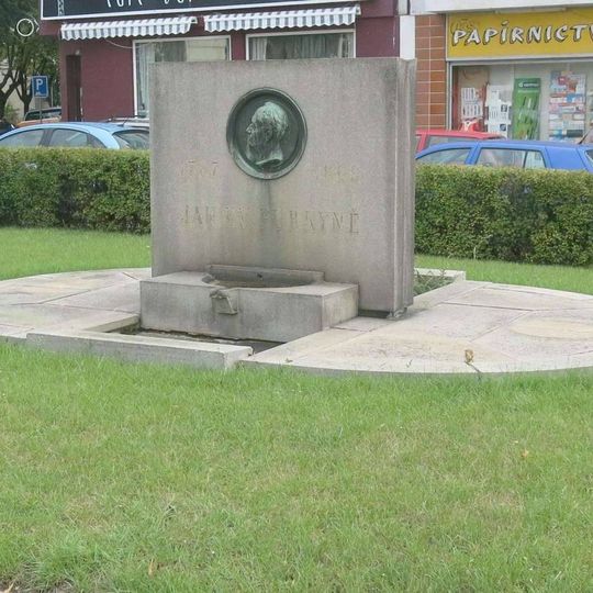 Pomník Jana Evangelisty Purkyně na Purkyňově náměstí v Roudnici nad Labem