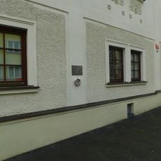 Pamětní deska Josefa Šimáka na domě Šlikova 308/53 na Břevnově