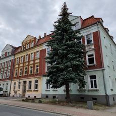 Mietshaus in offener Bebauung mit drei Eingängen Belmsdorfer Straße 7, 9, 11