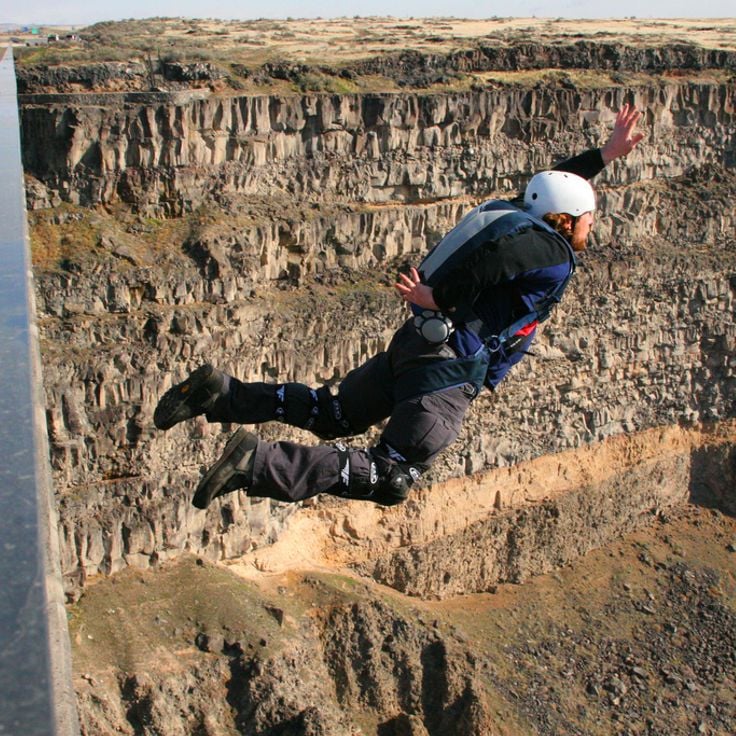 BASE jumping z mostu Perrine