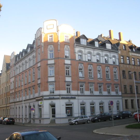 Mietshaus in geschlossener Bebauung in Ecklage Bernhardstraße 36