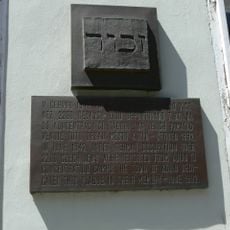 Pamětní deska židovským obětem okupace 1939-45 na domě Na Hradbách 157 v Kolíně