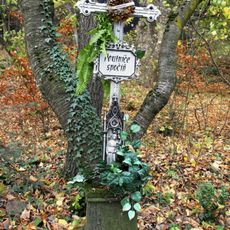 Křížek  u rozcestníku Pod Cvrčkovem