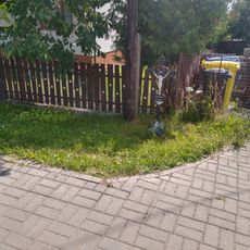 Křížek u hlavní silnice