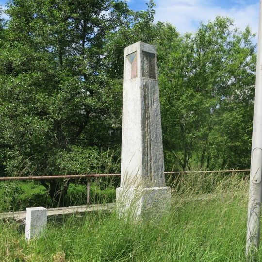 Hraniční kámen u hraničního přechodu v Mníšku