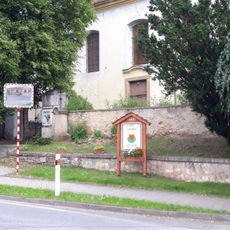 Kříž v Lišanech u křižovatky