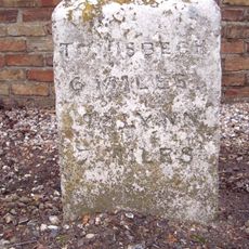 Milestone, Main Road, by Butterman's Farm,