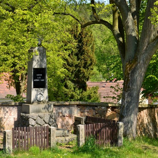 Pomník padlým v Ostrovci