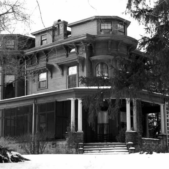 Starker–Leopold Historic District