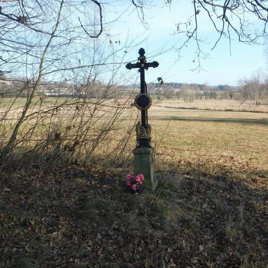 Kříž u cesty z Těšenova na Zadní Pole