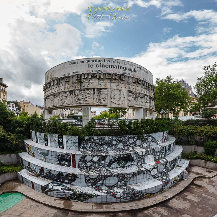 Monument to the Lumière brothers