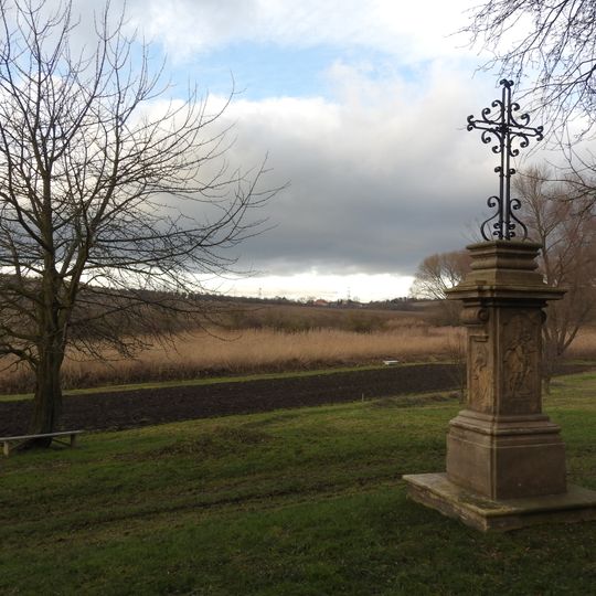 Kříž u polní cesty západně od obce Kozly