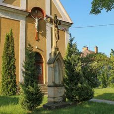 Kříž ve Zborově před kaplí