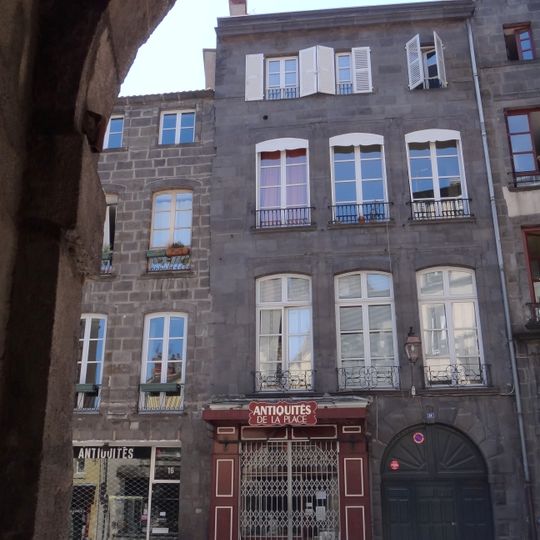 Hôtel, 14 place du Terrail